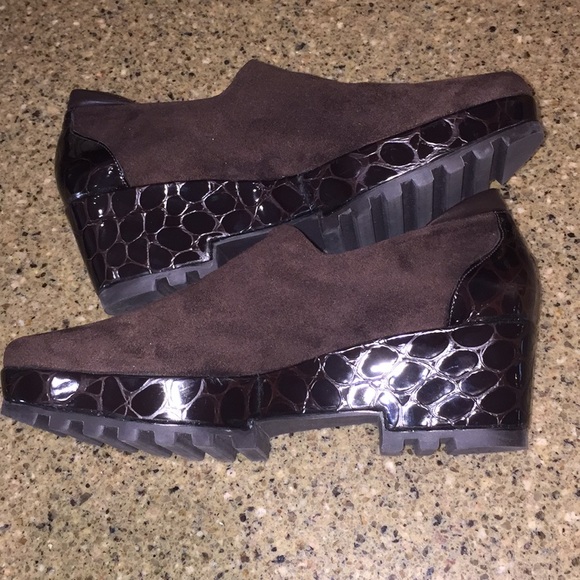 Donald Pliner Brown Suede platform loafer 9.5 - Picture 4 of 10